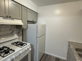 11 laurel St Paterson, NJ 07522, 1 bedroom