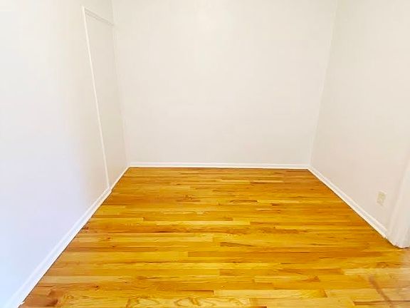 3rd image of 2419 41st St APT 1R