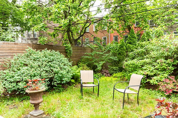 Sold by Compass | media 21