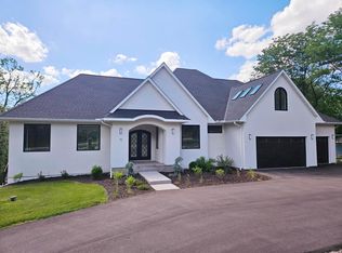 15 Stubbs Bay Rd, Maple Plain, MN 55359