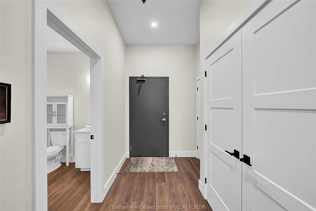 12 Mill St W — Photo 3