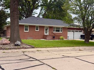 1303 Pleasant St, Hastings, NE 68901