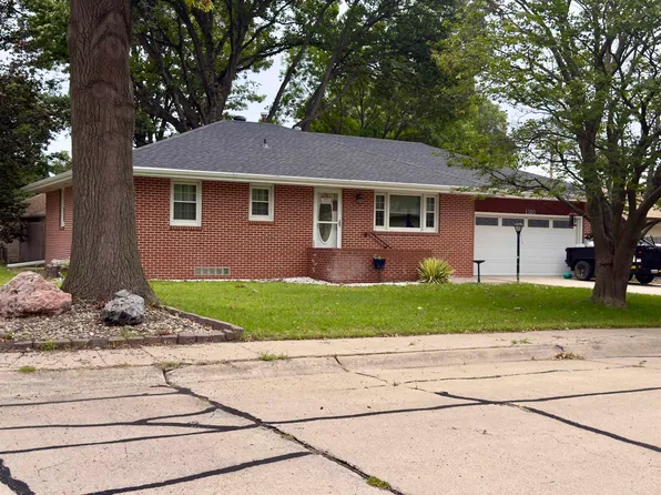 1303 Pleasant St, Hastings, NE 68901