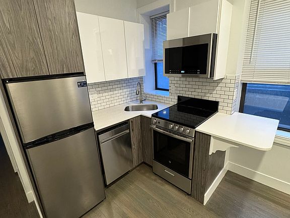 2nd image of 24 Phillips St APT 2