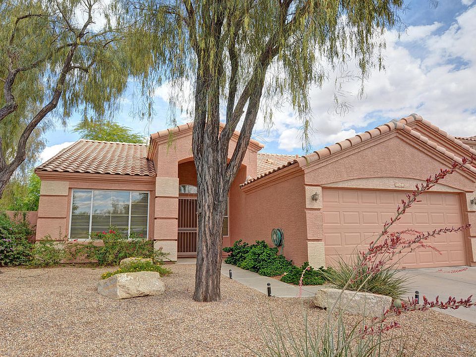 1st image of 863 N Brandon Dr