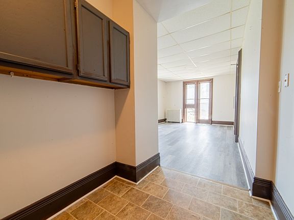 5th image of 125 W Commerce St APT 2