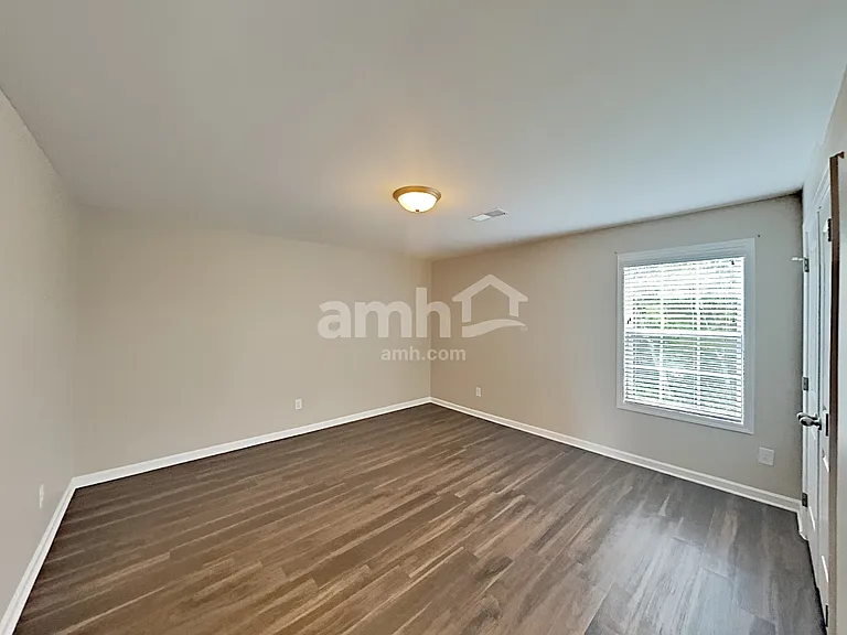913 Beverly Ct — Photo 15