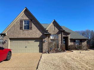 370 Lakewood Dr, Oakland, TN 38060