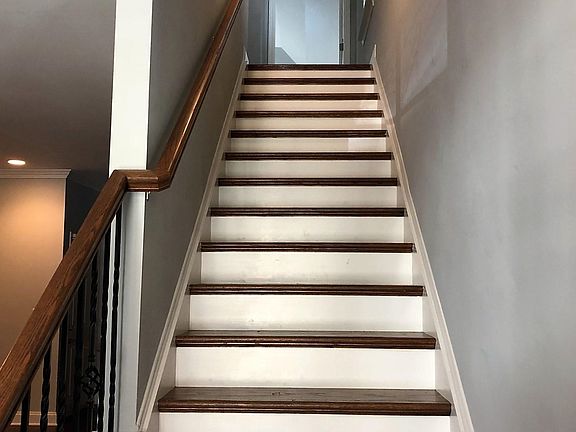 3rd image of 523 Vintage Green Ln