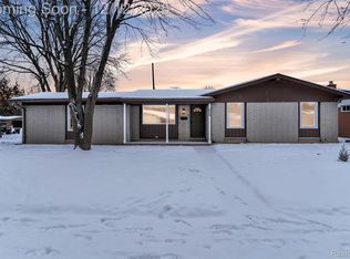 39266 Dover St, Livonia, MI 48150