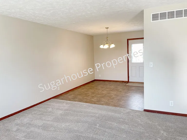 1711 SW 27th St — Photo 3