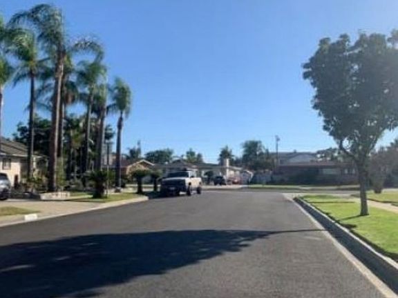 Exterior Neighborhood (street photo)