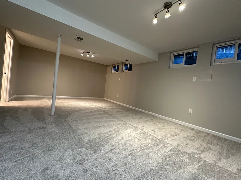 1145 S Oneida St #D — Photo 17