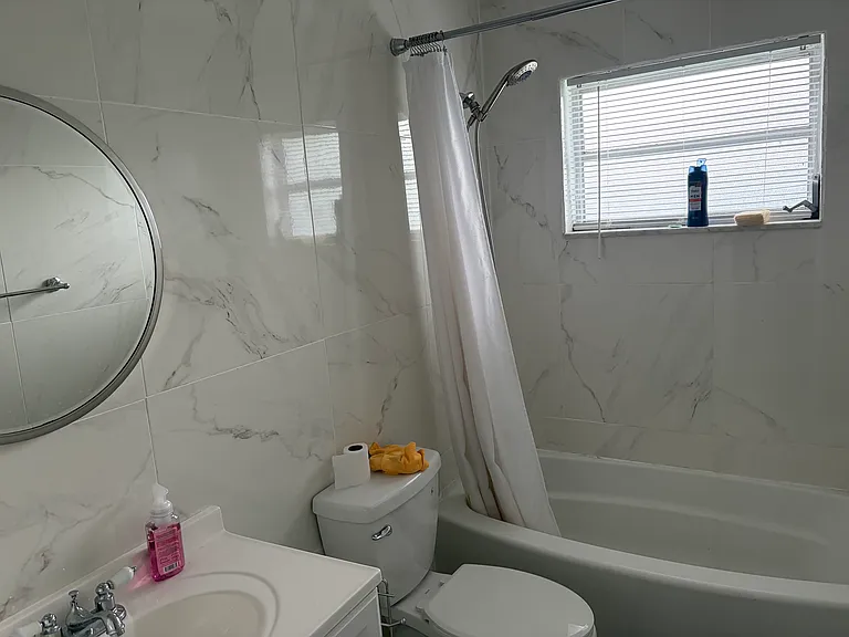7464 NW 16th St — Photo 3