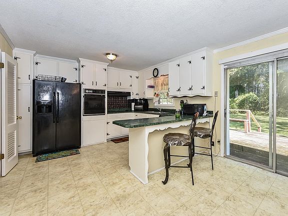 5th image of 208 Redwood Trl