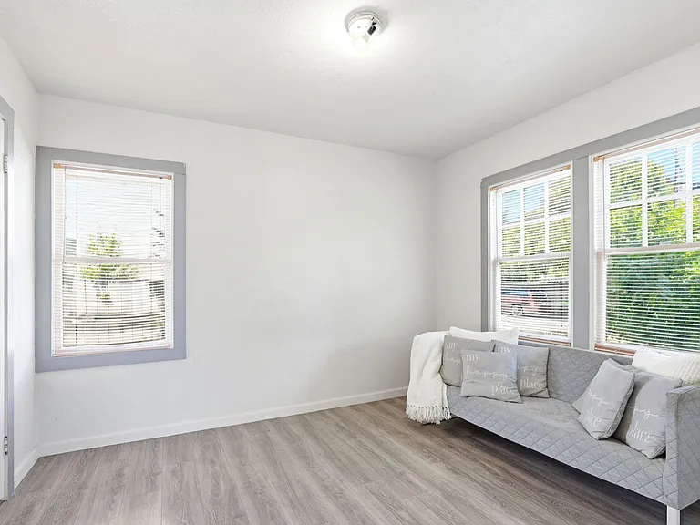 133 Missouri St — Photo 11