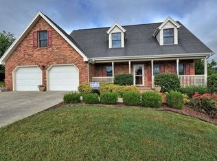 4 Moccasin Ct, Johnson City, TN 37604