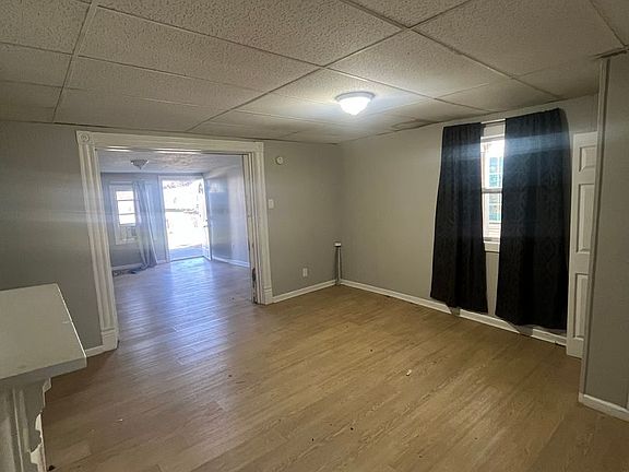 5th image of 2922 Bank St