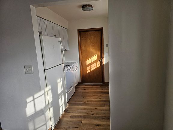 3rd image of 2416-2418 Hyacinth Ave #2416