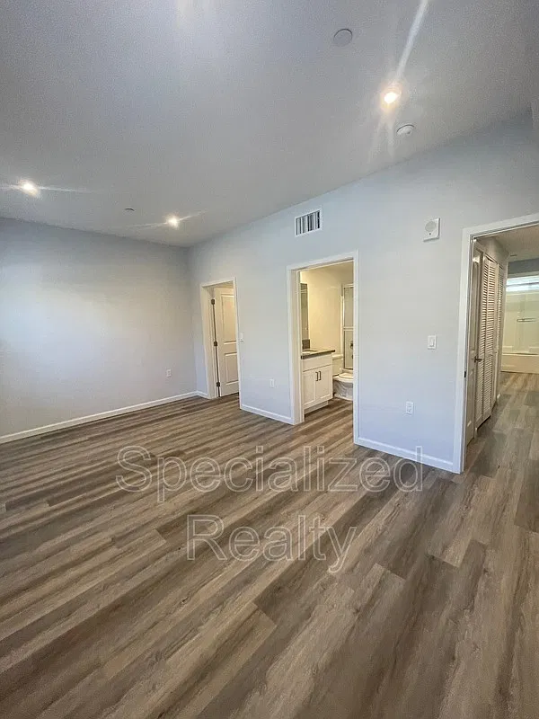 3 bed, 2.5 bath, 1430 sqft, $3,995 — Photo 4