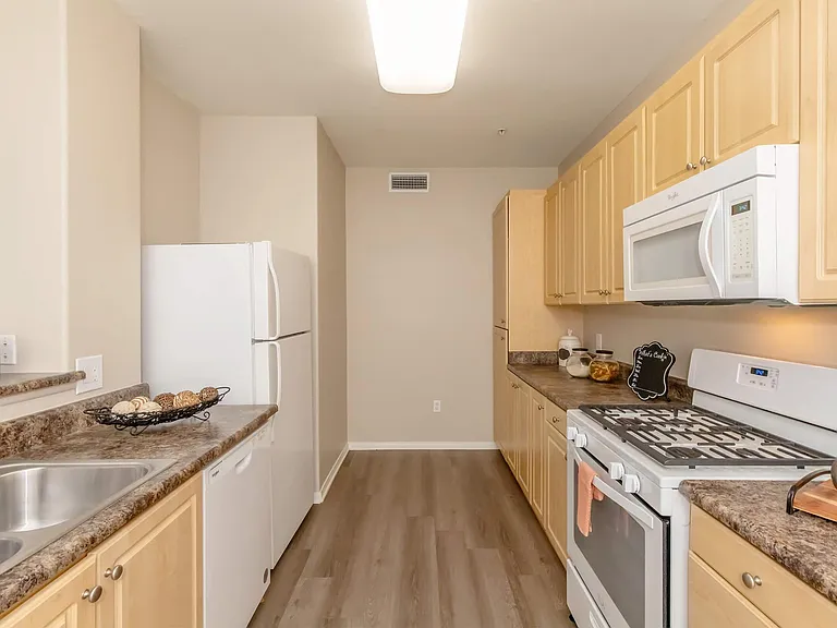 Laurel Vista Apartment Homes — Photo 34