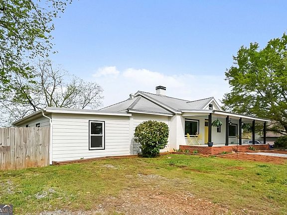 3rd image of 1015 Sid Hunter Rd