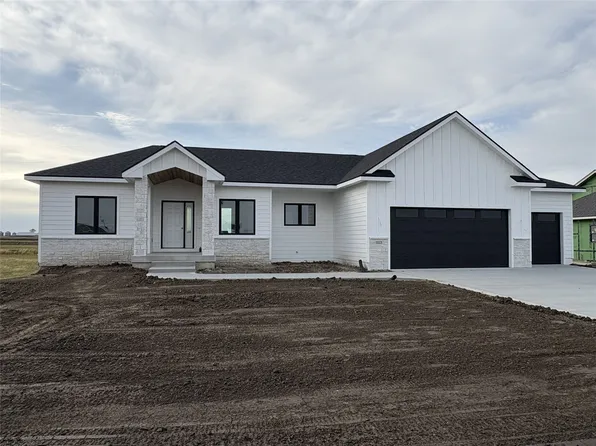 1113 Willow Dr, Huxley, IA 50124