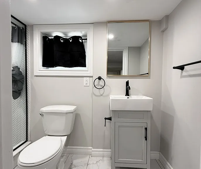 1677 Victoria Ave — Photo 55