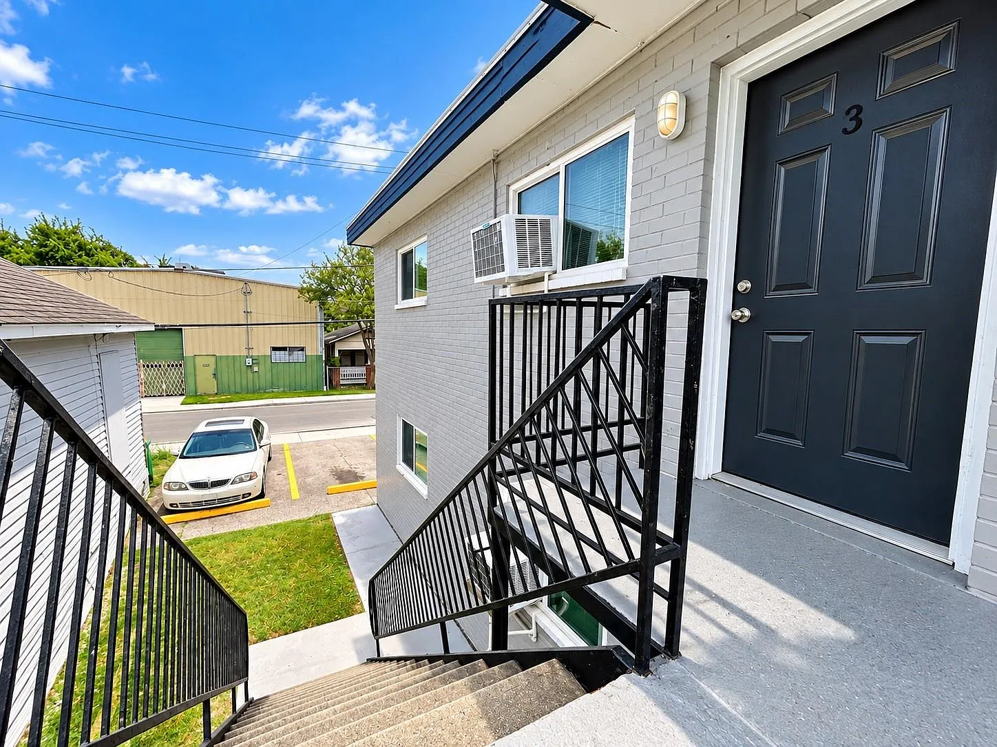 2 bed, 1.0 bath, 2912 sqft, $1,195 — Photo 2