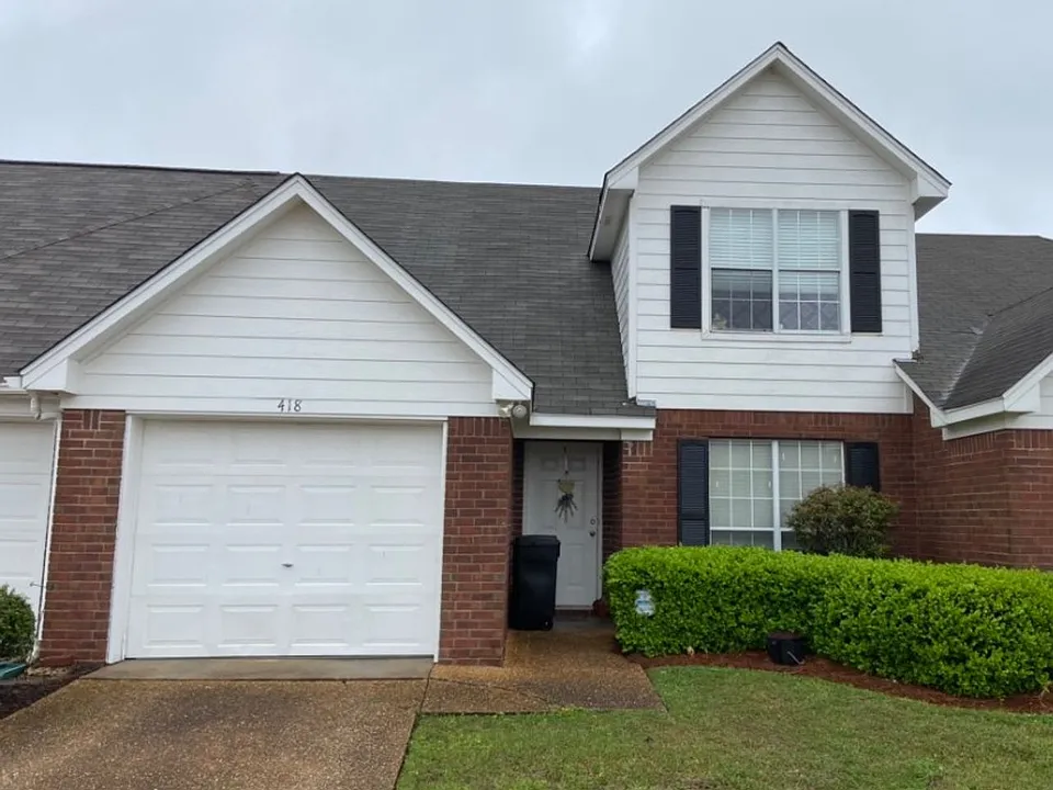 418 Woodlake Ln