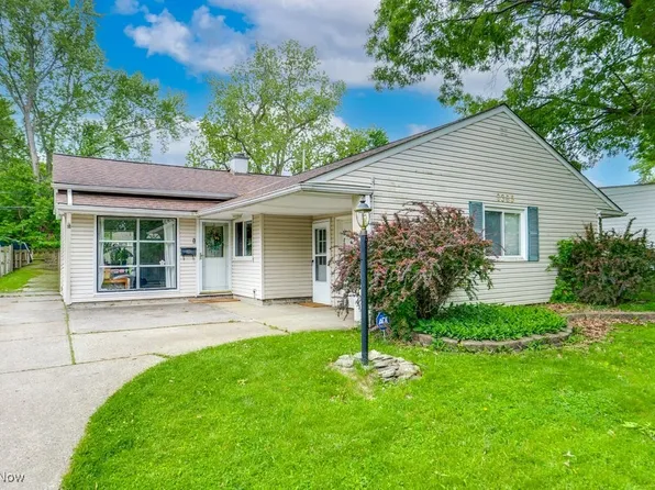 9365 Manorford Dr, Parma Heights, OH 44130