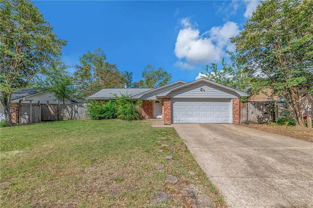 3 bed, 2013 sqft, $2,200 — Photo 1