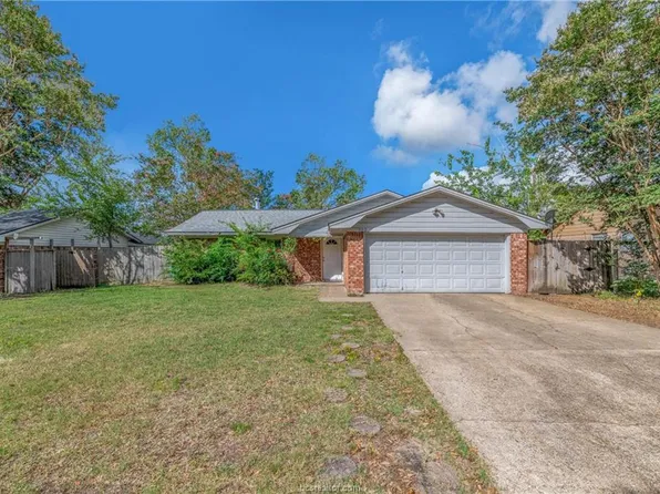 902 Holik Dr, College Station, TX 77840