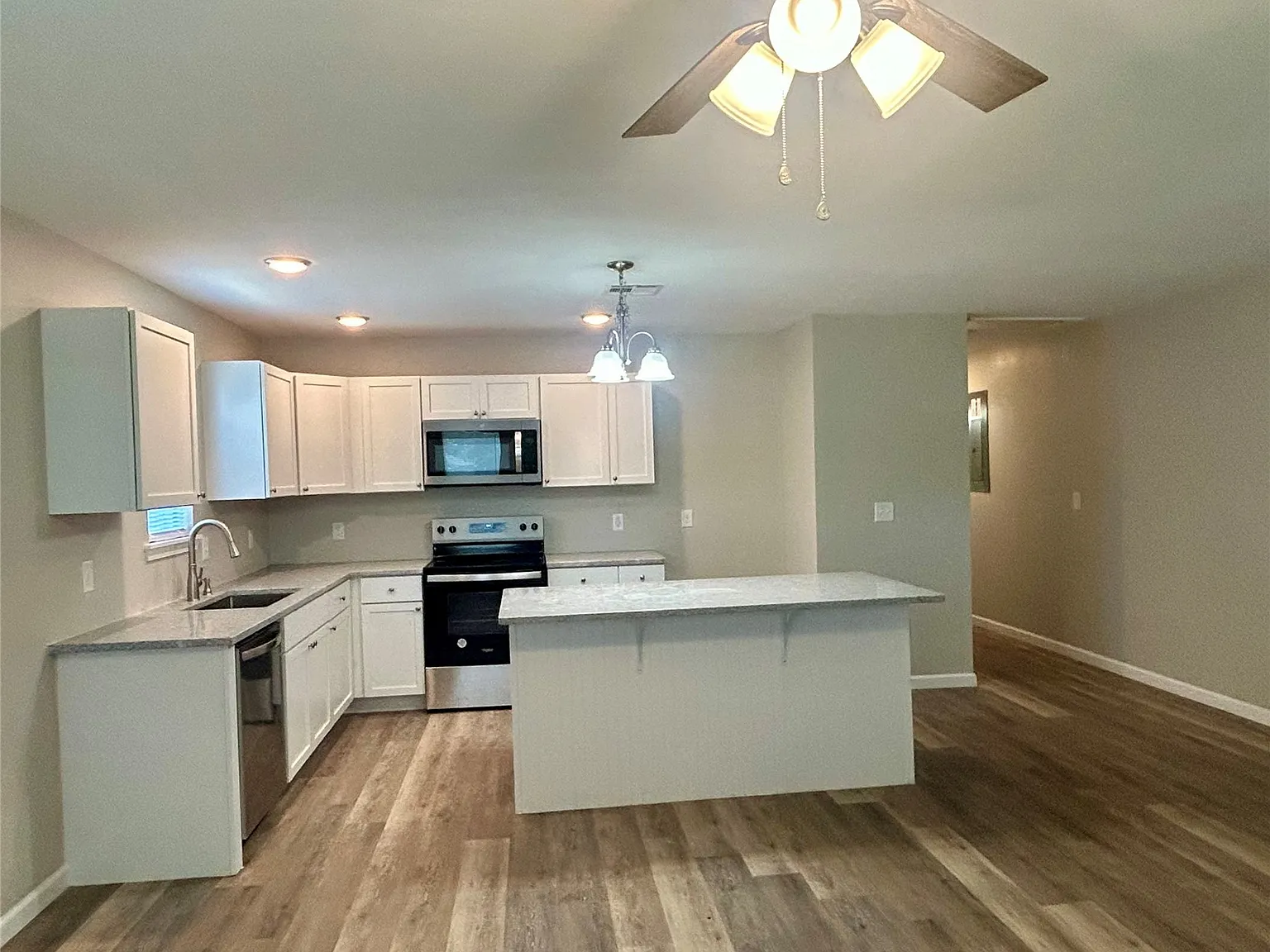 3 bed, 2.0 bath, 1303 sqft, $1,495 — Photo 4