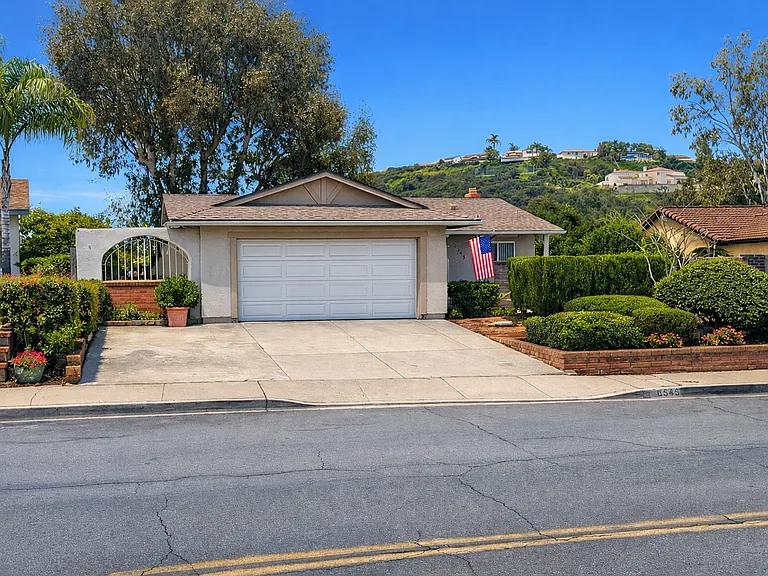 6545 Oakridge Rd — Photo 1