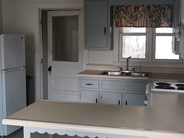 1003 N 1st St, Fairfield, IL 62837