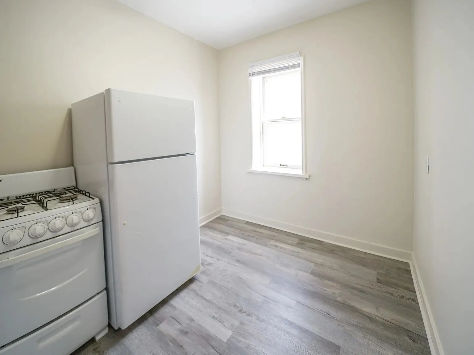 1 bed, 600 sqft, $895 — Photo 2