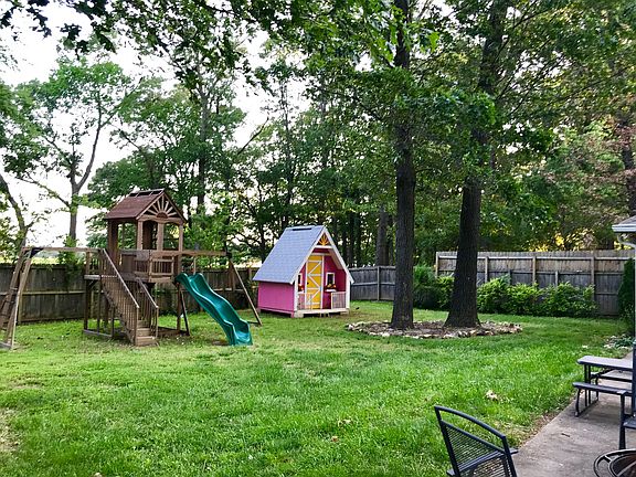 4th image of 603 Shady Acres Ln