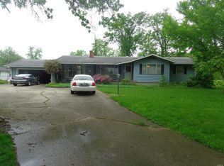 29 Briarwood Dr, Hillsboro, IL 62049