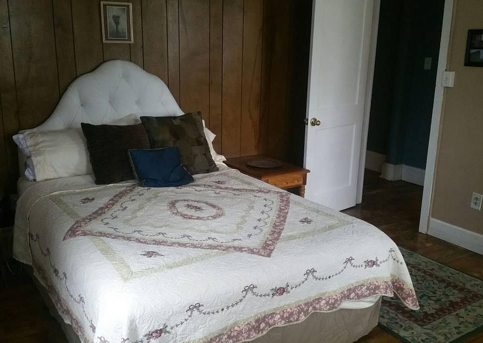 2nd image of 92 Fairfield St #6