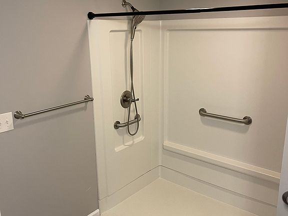 4th image of 2457 Bainbridge Ave