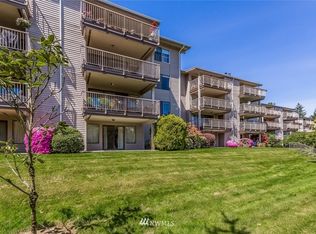 2920 76th Ave SE APT 202, Mercer Island, WA 98040