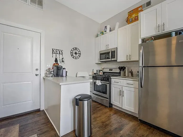 2362 N Clybourn Ave #3F — Photo 3