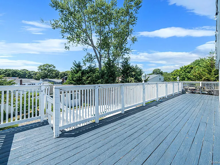 309 Sunrise Dr — Photo 4