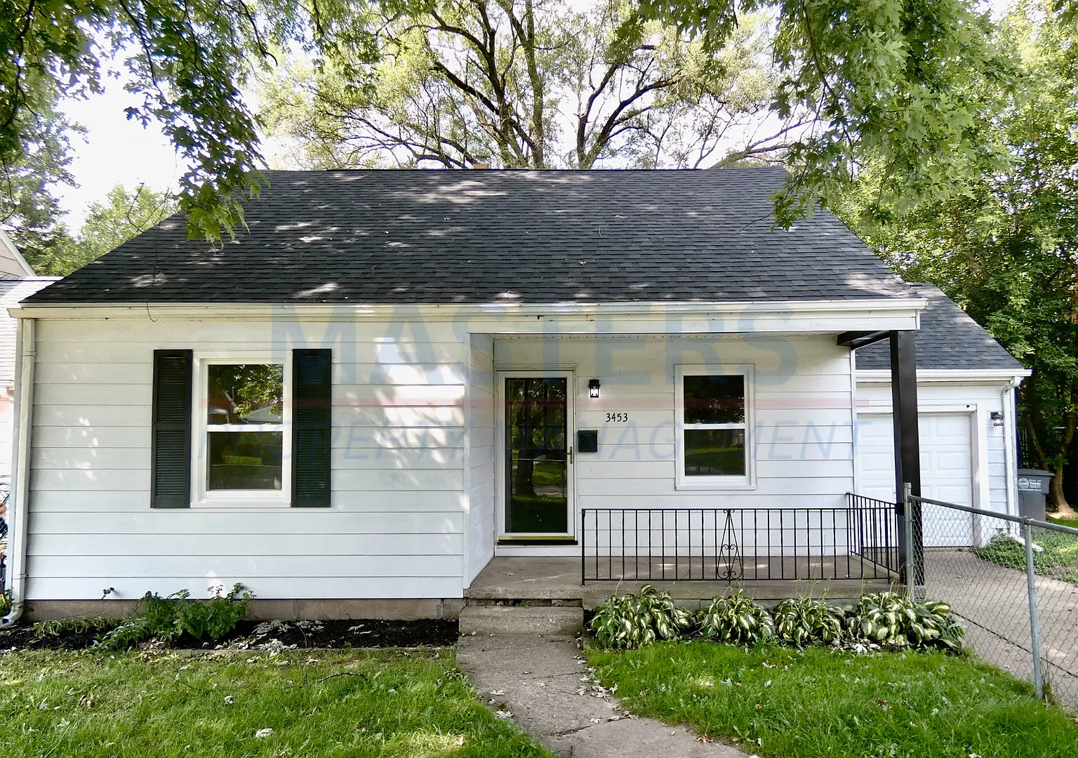 Charming 3-bedroom, 1-bath home in Toledo, OH! — Photo 1