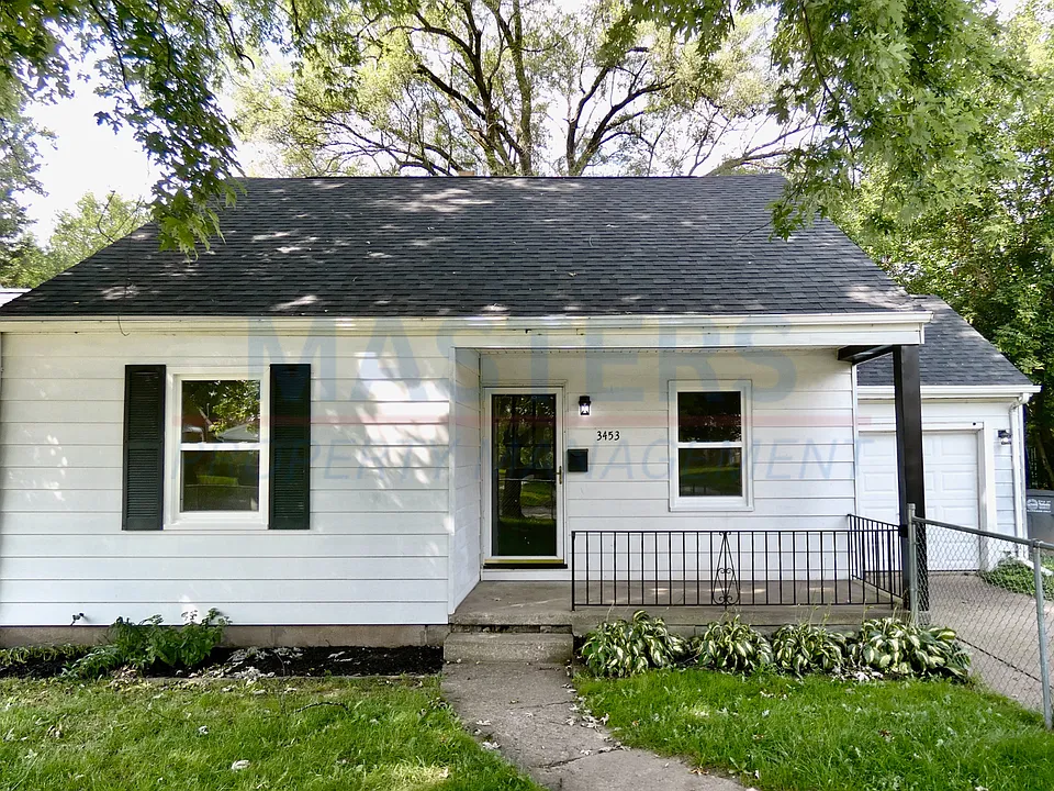 3453 Saint Bernard Dr
