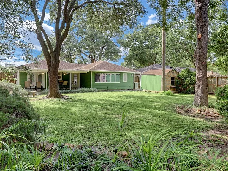 906 T C Jester Blvd — Photo 3