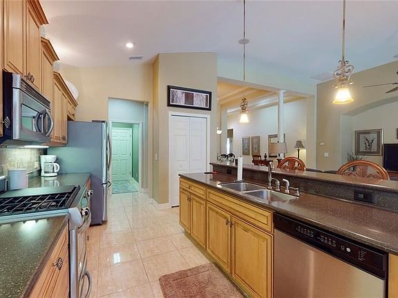 3rd image of 1485 W Laurel Glen Path