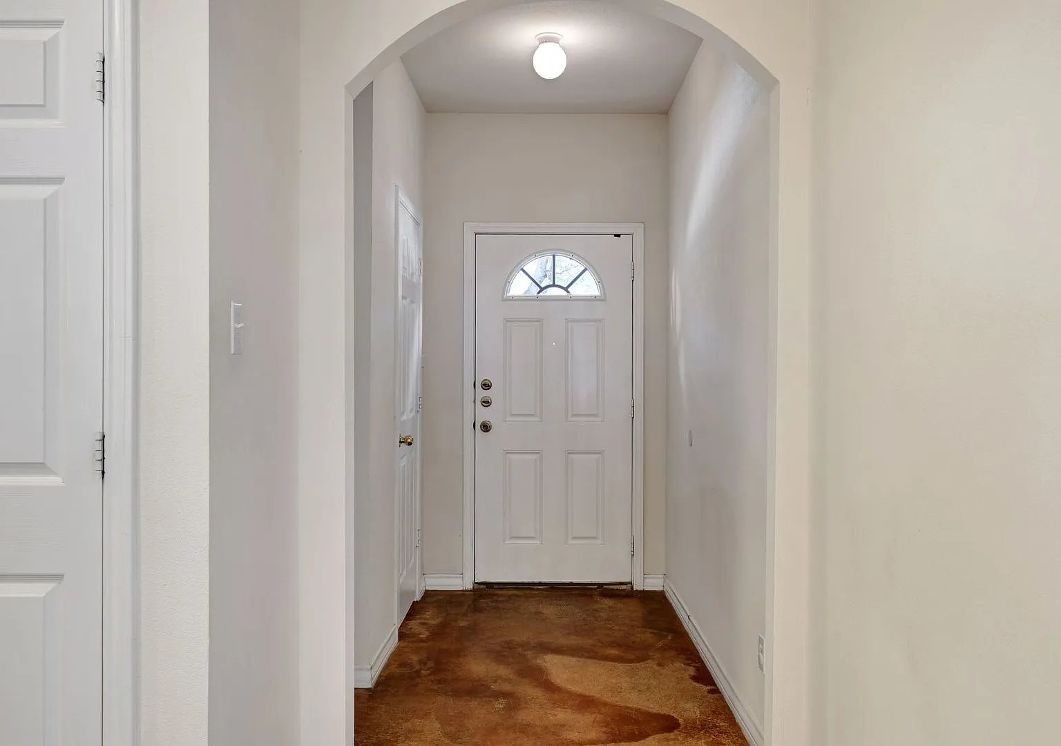 7823 Kingsbury Wood — Photo 2