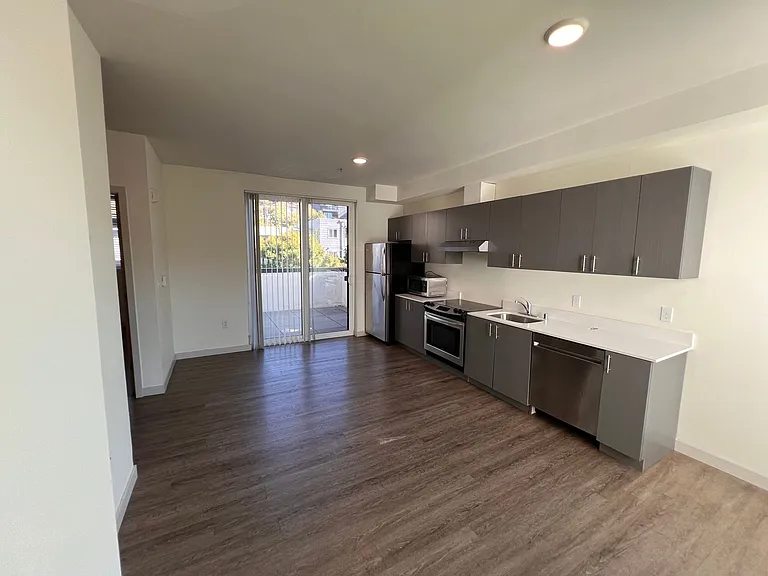 4801 Fauntleroy Apartments — Photo 53